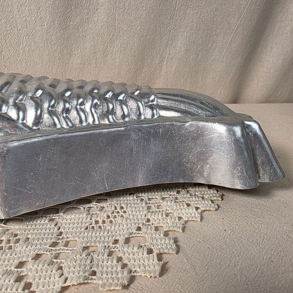 Vintage Fish Shaped Aluminum Jello Gelatin Dessert Mold 12" Long - Picture 3 of 6